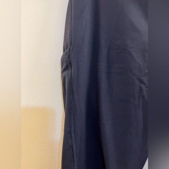 Athleta Ultimate Stash 7/8 Tight in Navy 07 - Picture 8 of 13